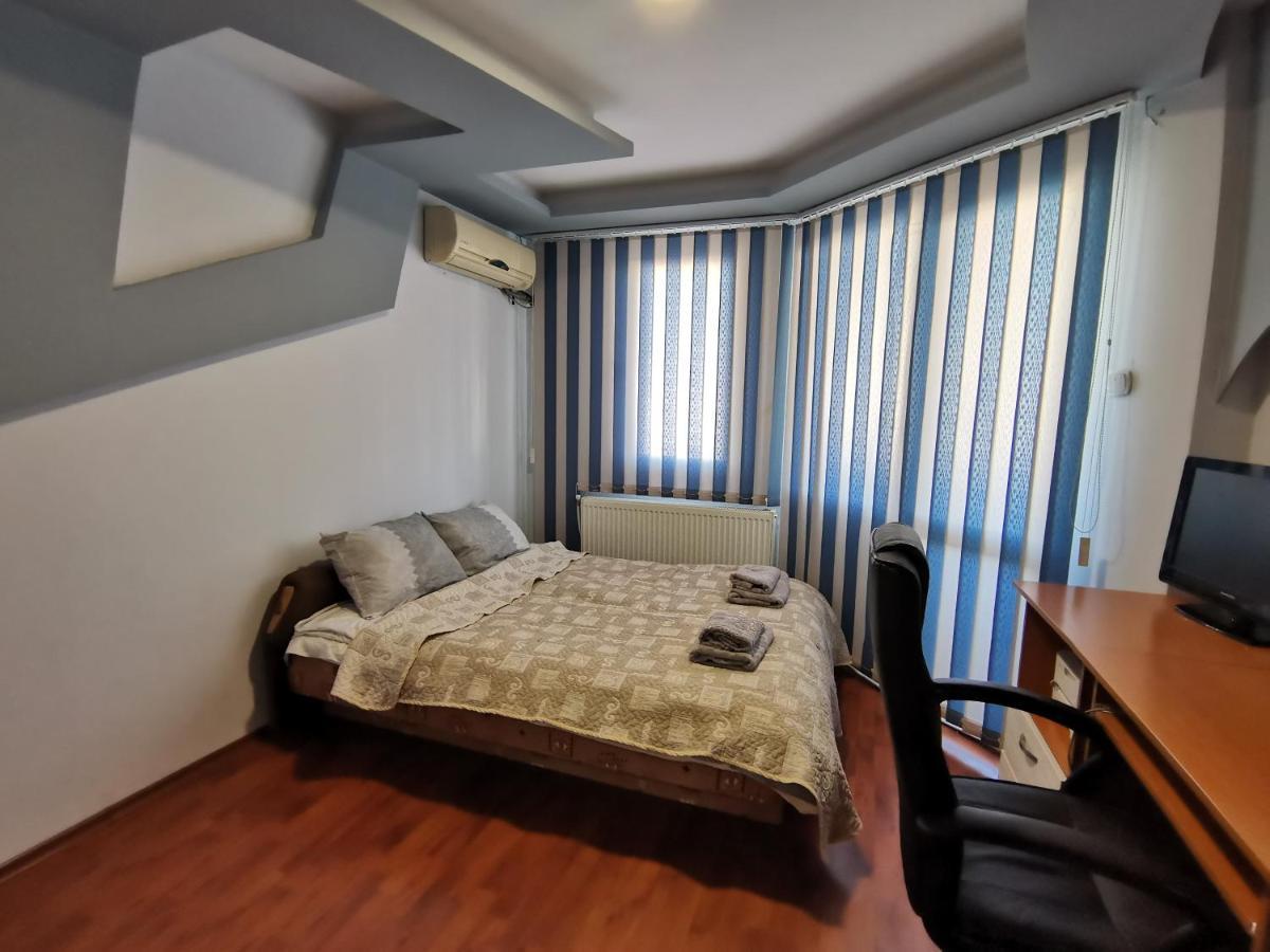 Апартамент Central Apartment Targovishte *