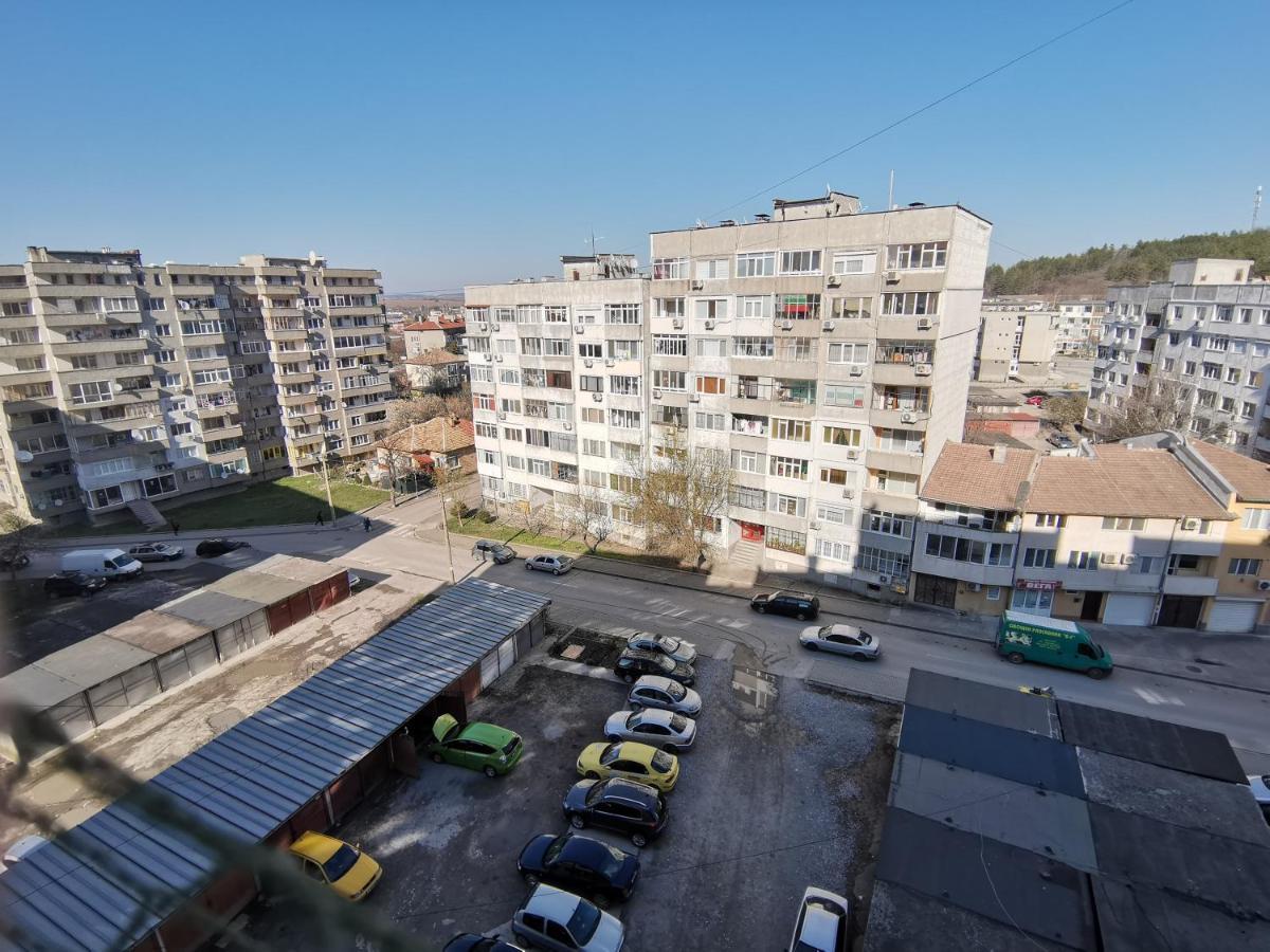 Апартамент Central Apartment Targovishte *